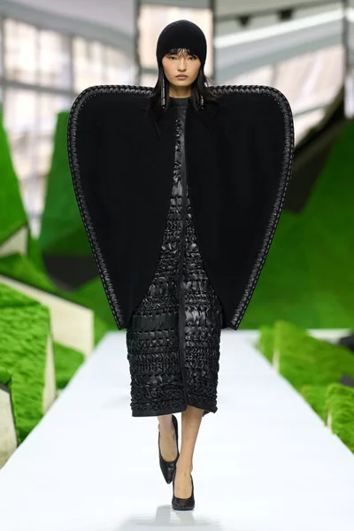 Look 1